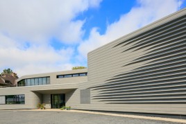 Steckfalzpaneele an der Klinik für Strahlentherapie